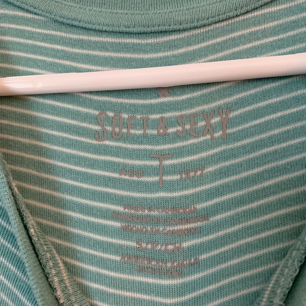 Cropped Tee - Picture 2 of 3